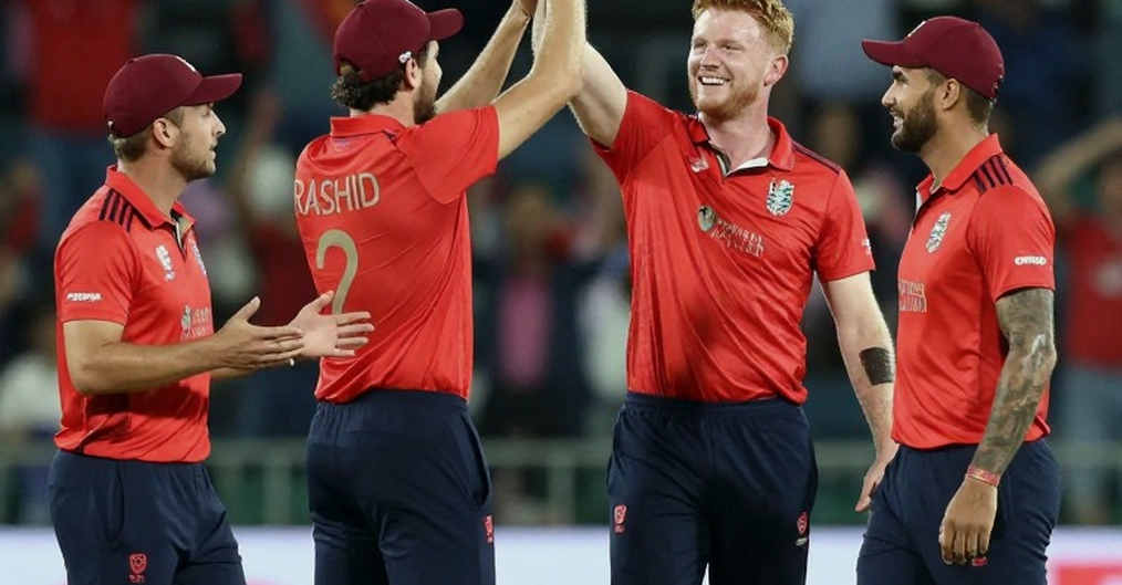 মধ্য ওভারের নীরবতা: যেখানে বাংলাদেশের আসল নির্বাচন লেখা হয়