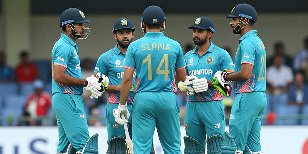 শিখরেই সরে দাঁড়ানো: হরমনপ্রীতের অধিনায়কত্ব-ত্যাগ আর উত্তরাধিকারীর ফাঁকা চেয়ার শিখরেই সরে দাঁড়ানো: হরমনপ্রীতের অধিনায়কত্ব-ত্যাগ আর উত্তরাধিকারীর ফাঁকা চেয়ার
